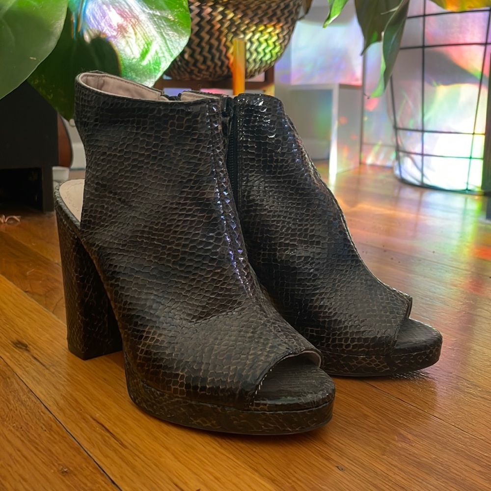Cut Out Mule with Heel